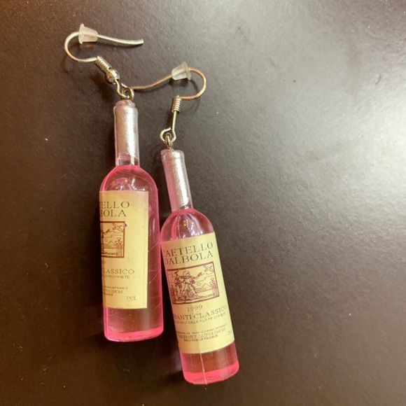 Pink wine bottle earrings - Picture 3 of 3